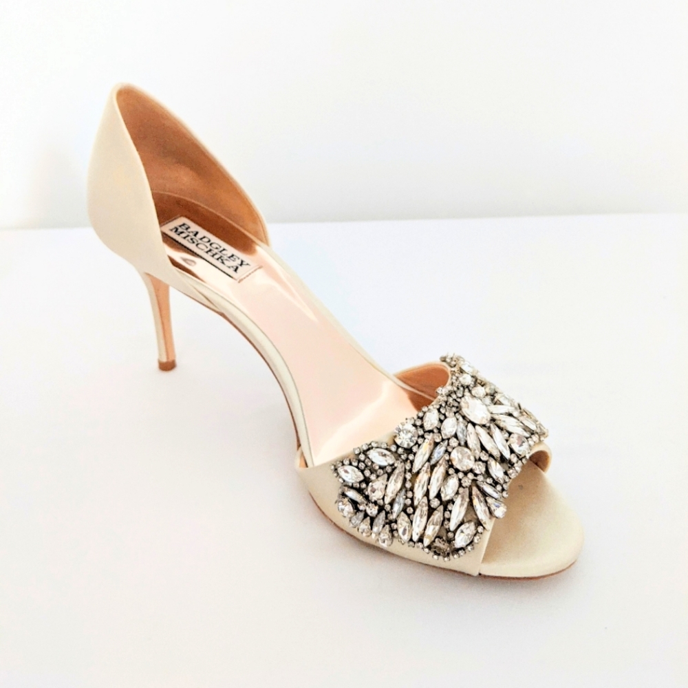 Badgley Mischka Hansen Embellished Pump-Ivory Sat